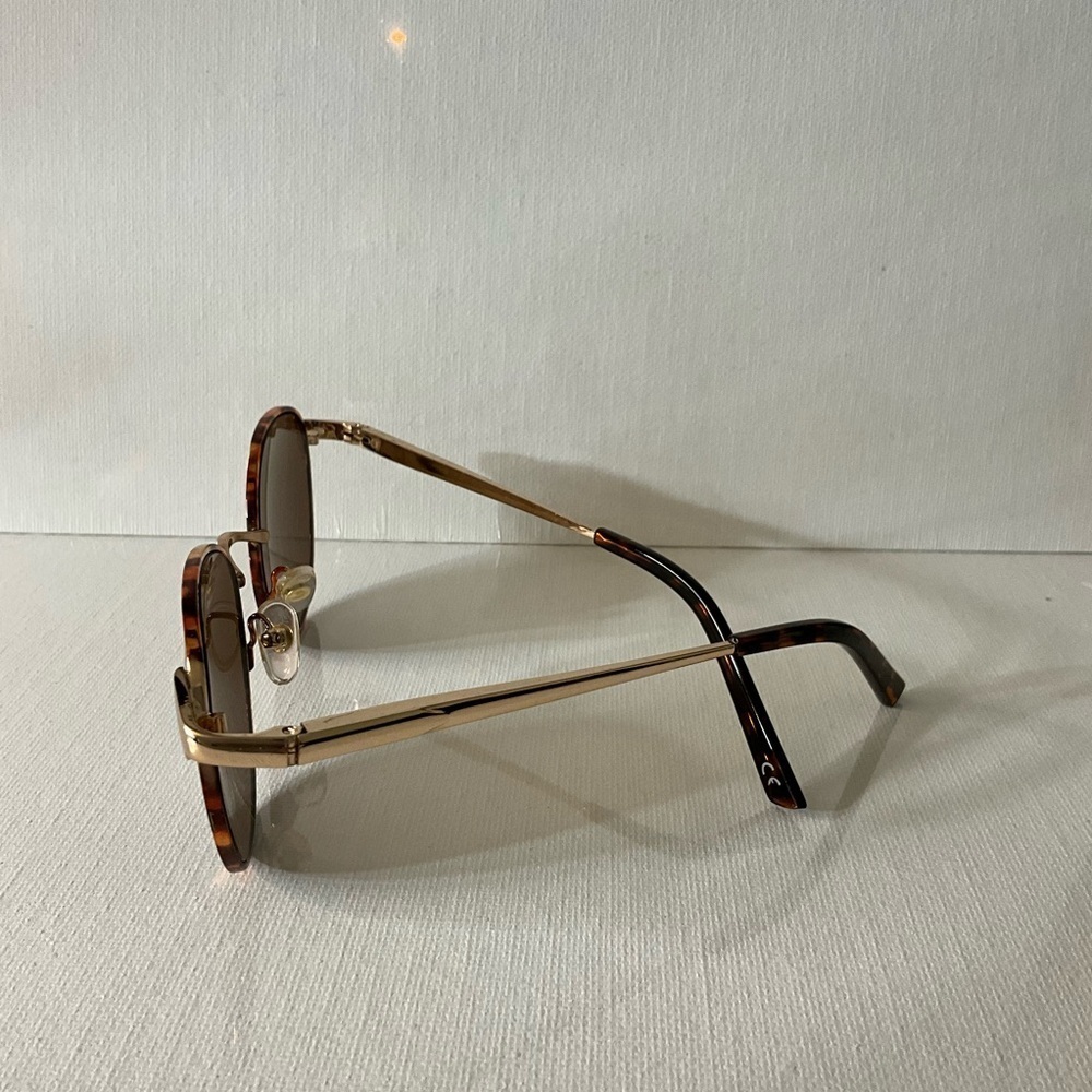 Tortoise Shell Sunglasses - Picture 4 of 4